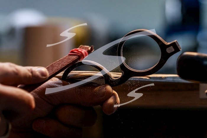 London, England, UK, 17 October 2022 - A craftsman creates a bespoke pair of glasses at E.B. Meyrowitz’ s workshop in the Hampton area, based on the design of the owner Sheel Davison-Lungley. E.B. Meyrowitz is a tiny shop in Mayfair creating luxury eyewear.. E.B. Meyrowitz in London