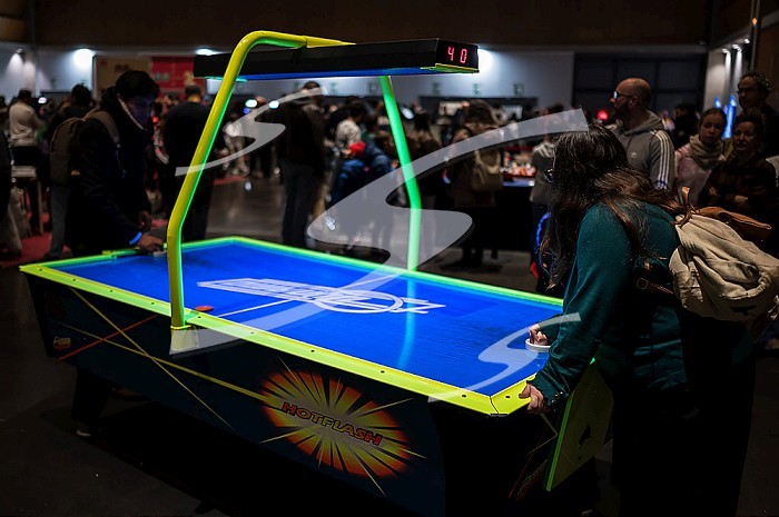 Retro Gamer 2023, an event where visitors can enjoy more than 100 original arcade machines emulating large arcades that transport you to the 80s, Zaragoza, Spain. Retro Gamer 2023