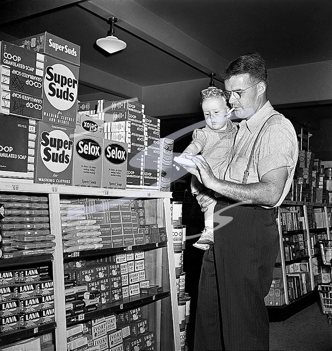 Father with infant son shopping in cooperative grocery store, Greenbelt, Maryland, USA, Marjory Collins, U.S. Office of War Information, June 1942