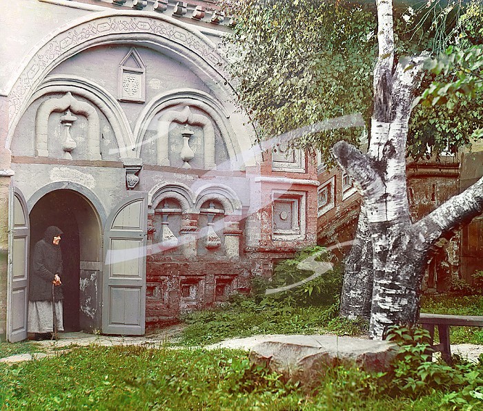 Study; in the courtyard of the Church of the Resurrection, Kostroma, 1910. Creator: Sergey Mikhaylovich Prokudin-Gorsky.