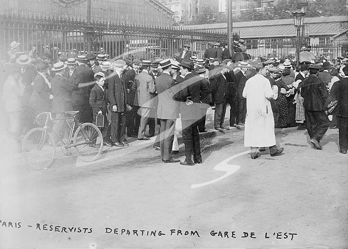 Paris, reservists departing from Gare de L´Est, between c1914 and c1915. Creator: Bain News Service.