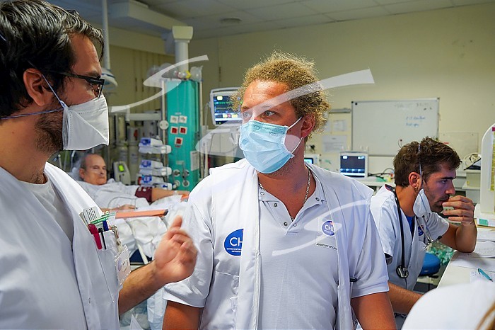Hospital staff in the shock ward in the intensive care unit of a university hospital.